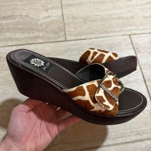 Vintage Y2K Yellow Box Giraffe rawhide Leather Platform Brown Heels sandals sz 8